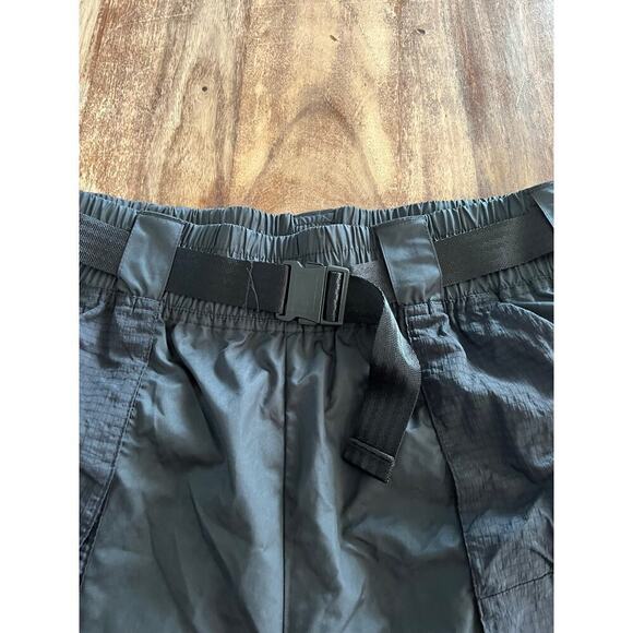 Nike Women's Glossy Black Loose Fit Woven Belted Shorts Size Medium - Picture 4 of 7